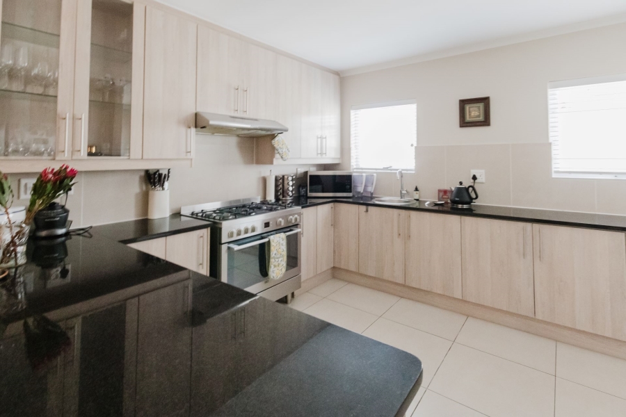 4 Bedroom Property for Sale in Sunningdale Western Cape